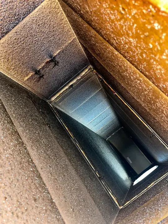 Ablagerungen in einer metallischen Luftführung – Perfect Clean RZ